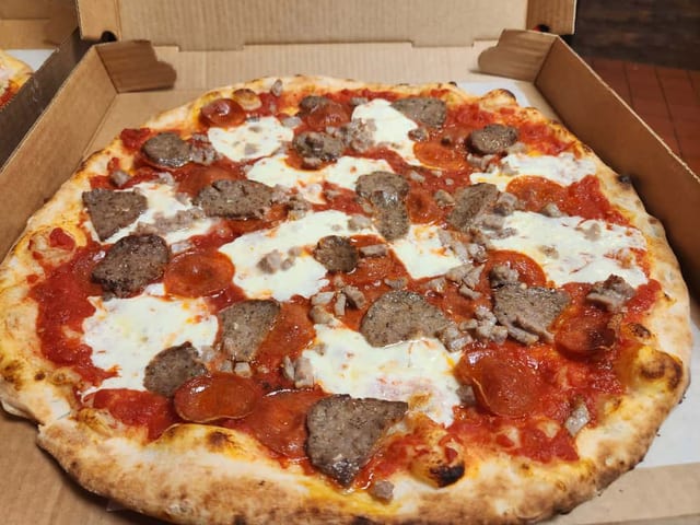 La Carne Pizza.