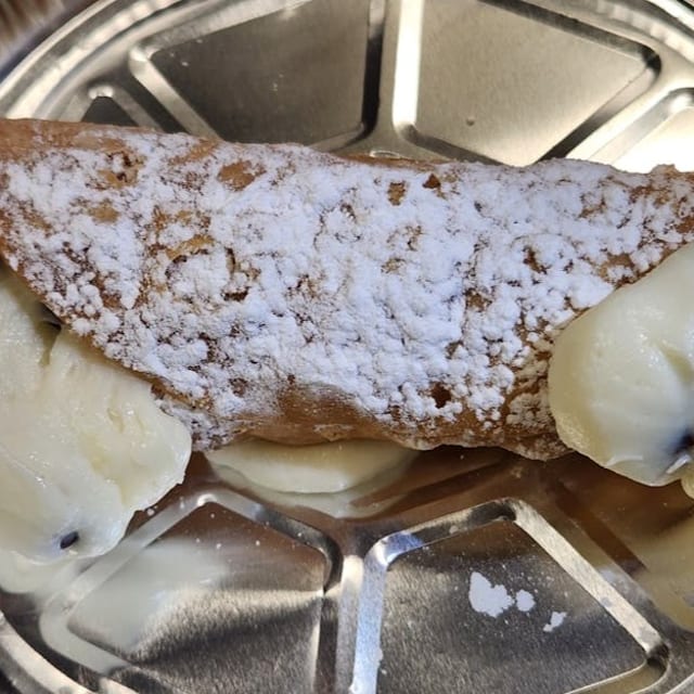 Cannoli.